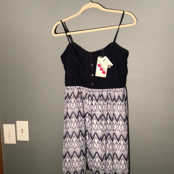 NEW! Cute Summer Dress! - Picture 1 of 2